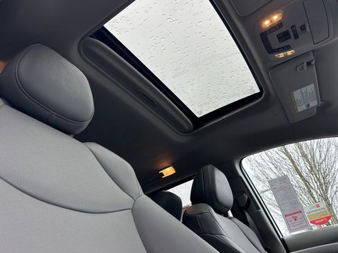 Used 2024 Toyota Sienna XLE image 18