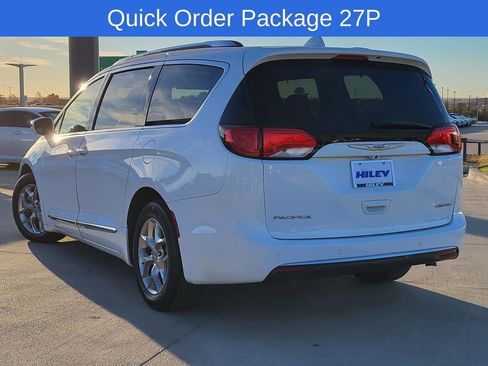 Used 2018 Chrysler Pacifica Limited image 3