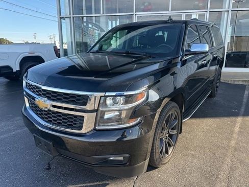 Used 2017 Chevrolet Suburban Premier image 4