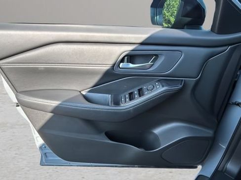 Used 2026 Nissan Rogue Dark Armor FWD image 17
