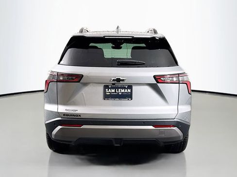 New 2026 Chevrolet Equinox LT w/ Convenience Package II FWD image 6
