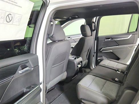 New 2025 GMC Acadia Elevation image 36