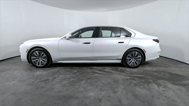Used 2024 BMW i7 eDrive50 w/ Premium Package 2 RWD image 3