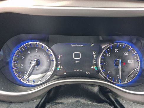 Used 2021 Chrysler Pacifica Touring-L FWD image 28