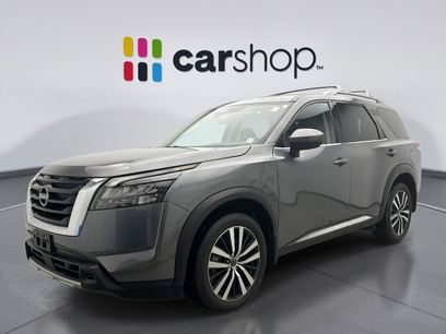 Used 2025 Nissan Pathfinder Platinum w/ Cargo Package