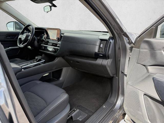 Used 2024 Nissan Pathfinder SV FWD image 12