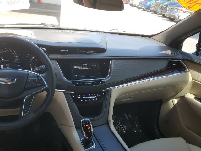 Certified 2017 Cadillac XT5 Luxury w/ Driver Awareness Package AWD/4WD image 19