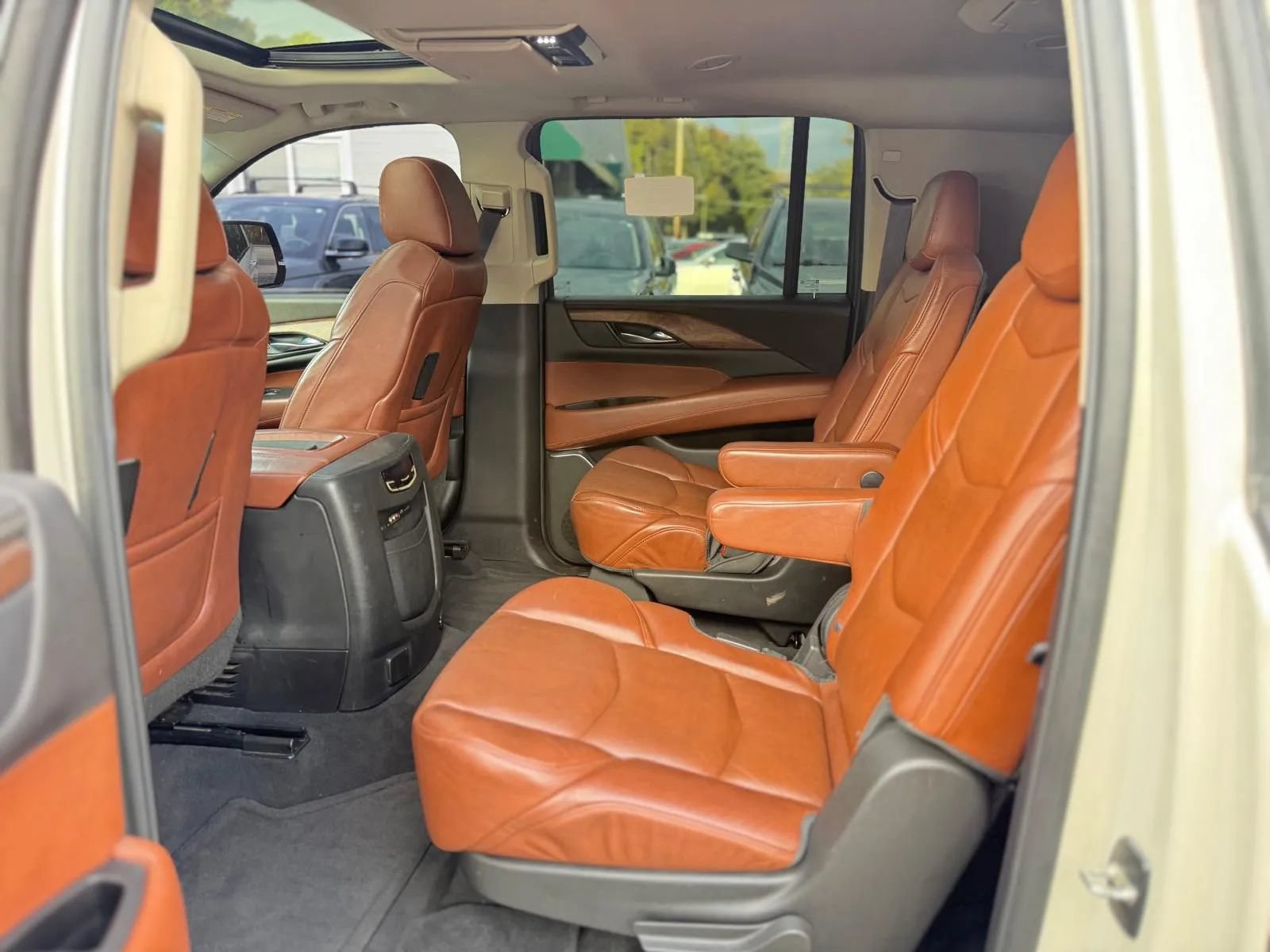 Used 2015 Cadillac Escalade ESV Premium AWD/4WD image 11
