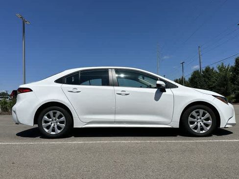 Used 2025 Toyota Corolla LE FWD image 3