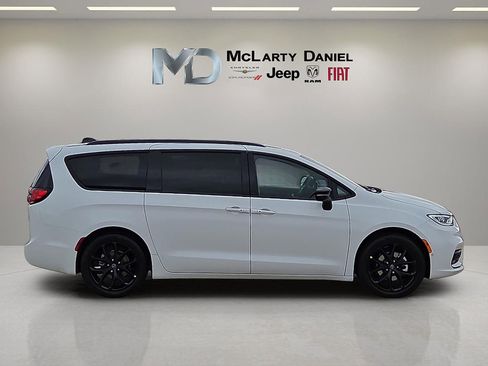 New 2026 Chrysler Pacifica Select w/ S Appearance Package FWD image 6
