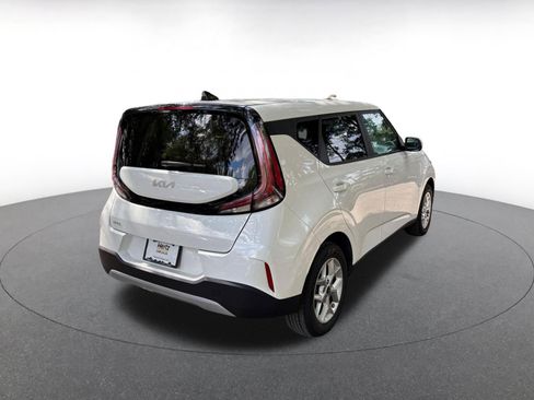 Used 2025 Kia Soul LX w/ LX Technology Package FWD image 12