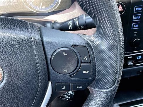 Used 2018 Toyota Corolla LE FWD image 17