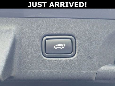 Used 2021 Hyundai Palisade Limited w/ Winter Package image 9