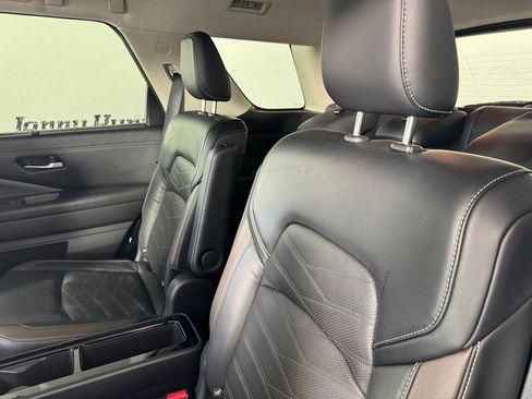 Used 2023 Nissan Pathfinder Platinum AWD/4WD image 11