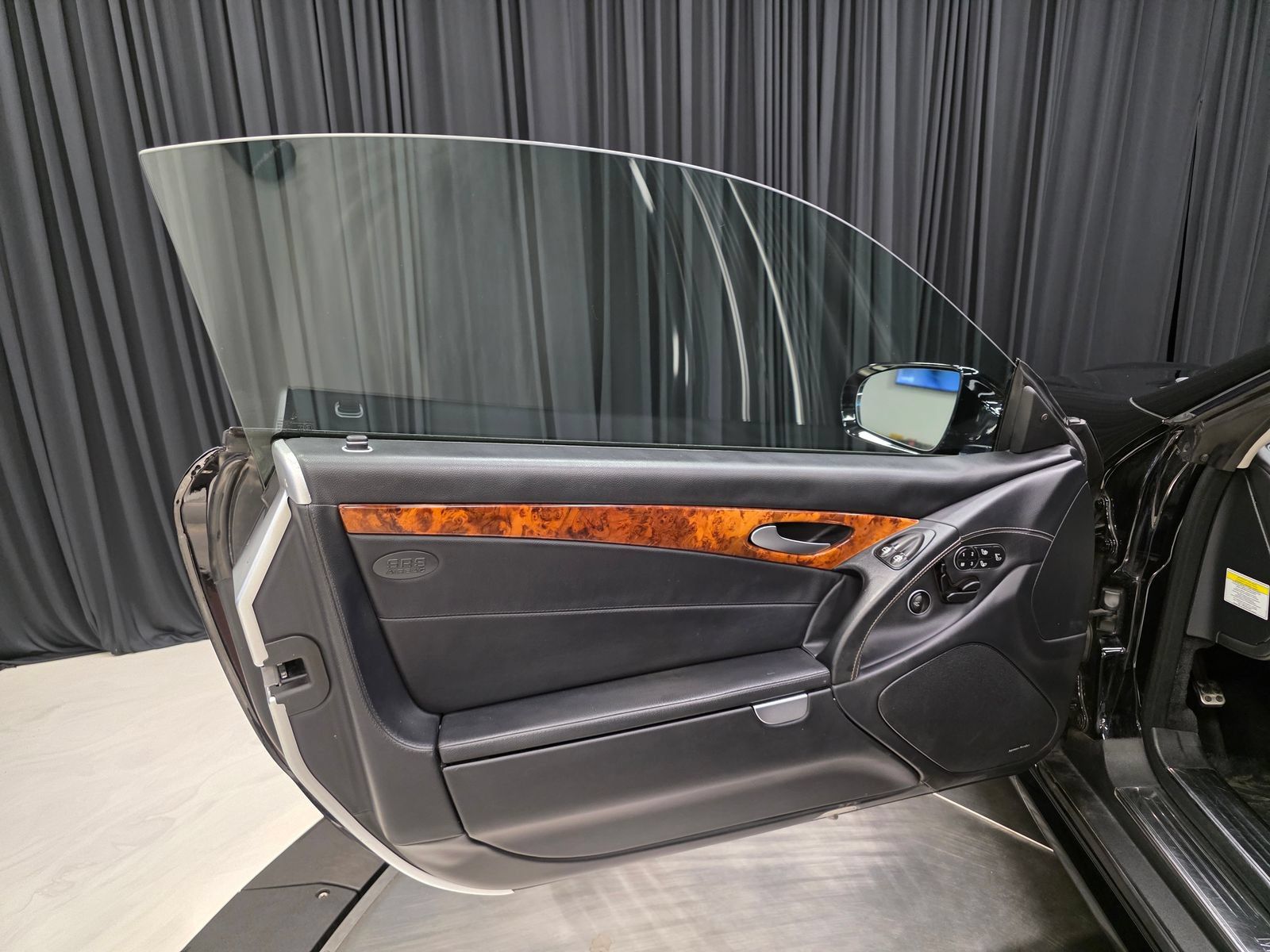 Used 2011 Mercedes-Benz SL 550 image 17