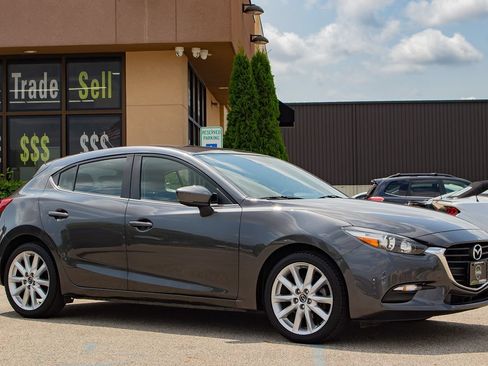 Used 2017 MAZDA MAZDA3 Touring FWD image 3