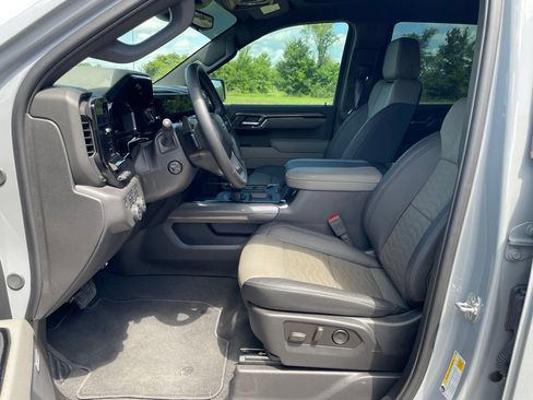 Used 2025 Chevrolet Silverado 1500 ZR2 w/ Technology Package AWD/4WD image 15