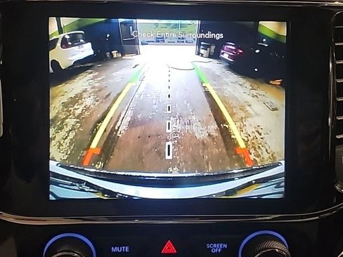 Used 2022 Jeep Grand Cherokee Limited w/ Tech Group AWD/4WD image 11