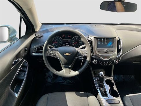 Used 2018 Chevrolet Cruze LT image 20