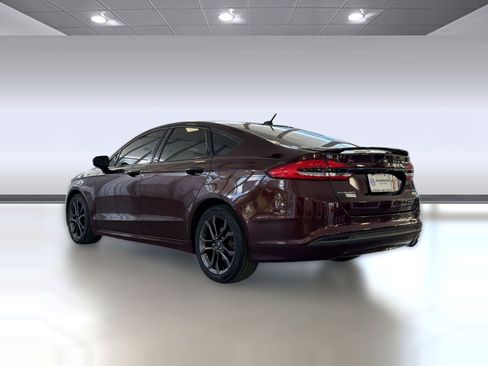 Used 2018 Ford Fusion SE w/ Equipment Group 201A FWD image 3