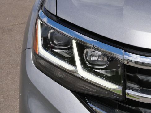 Certified 2022 Volkswagen Atlas Cross Sport SEL AWD/4WD image 16