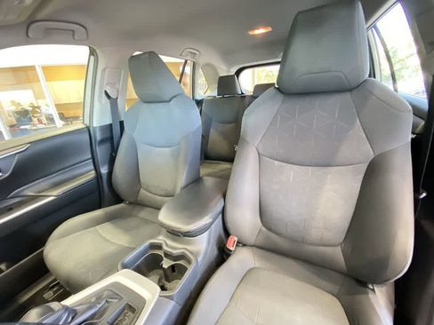 Used 2020 Toyota RAV4 XLE AWD/4WD image 14