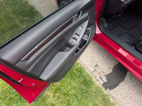 Used 2020 Honda Accord Sport image 11
