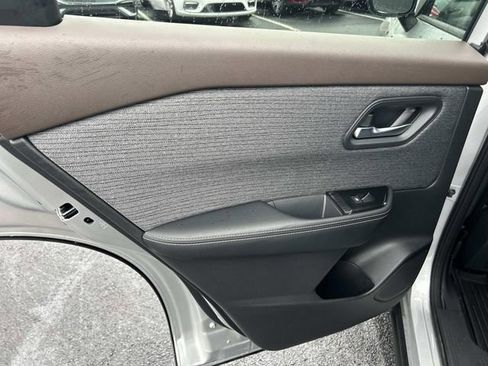 Used 2023 Nissan Rogue SV FWD image 20