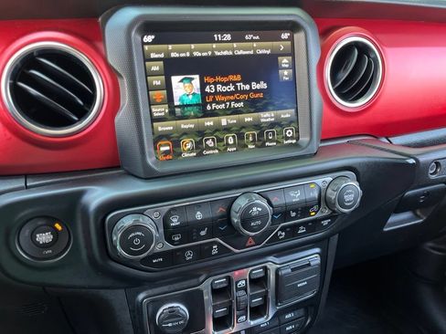 Used 2022 Jeep Gladiator Rubicon w/ Cold Weather Group AWD/4WD image 36