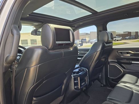 Used 2019 RAM 1500 Laramie AWD/4WD image 22