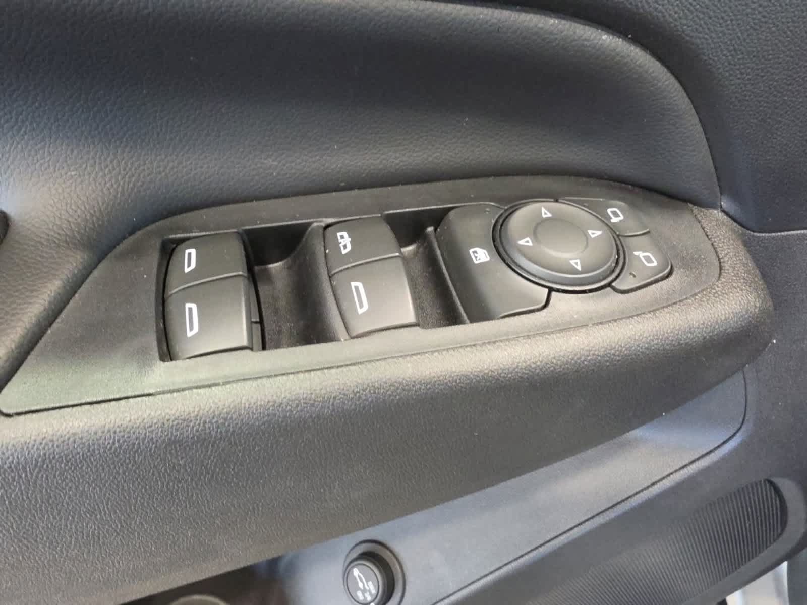 Used 2020 Chevrolet Equinox LT w/ Driver Convenience Package FWD image 26