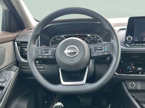 Used 2022 Nissan Rogue SV FWD image 9