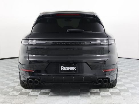 Certified 2025 Porsche Cayenne GTS AWD/4WD image 6