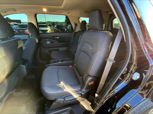 Used 2022 Nissan Pathfinder SV w/ SV Premium Package image 21
