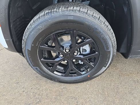 New 2026 Jeep Grand Cherokee Altitude image 25