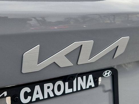 New 2025 Kia Sorento S image 5