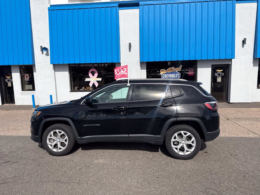 Used 2024 Jeep Compass Latitude AWD/4WD image 16