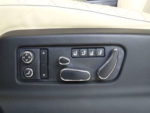 Used 2017 Bentley Bentayga image 9