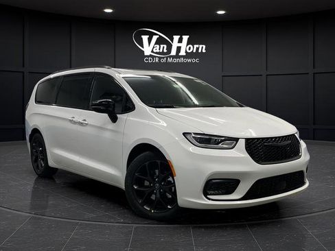 New 2026 Chrysler Pacifica Limited w/ S Appearance Package image 45