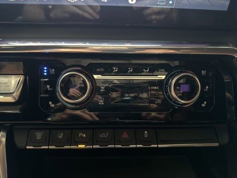 Used 2024 GMC Sierra 3500 Denali Ultimate image 13