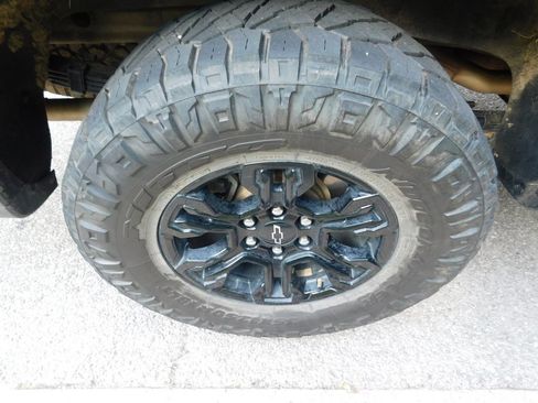 Used 2024 Chevrolet Silverado 1500 ZR2 w/ Technology Package AWD/4WD image 9