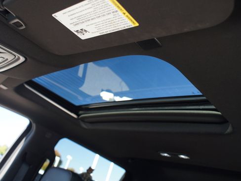 Used 2021 GMC Sierra 1500 AT4 w/ AT4 Premium Package image 6