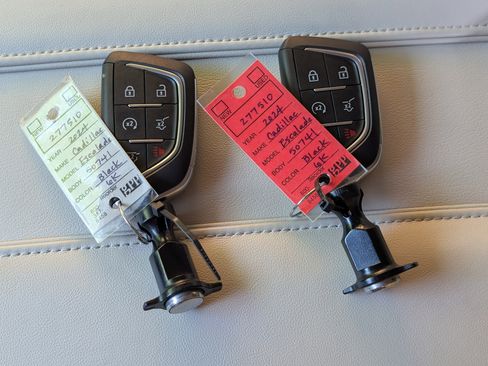 Used 2024 Cadillac Escalade Sport Platinum w/ LPO, ONYX Package AWD/4WD image 39