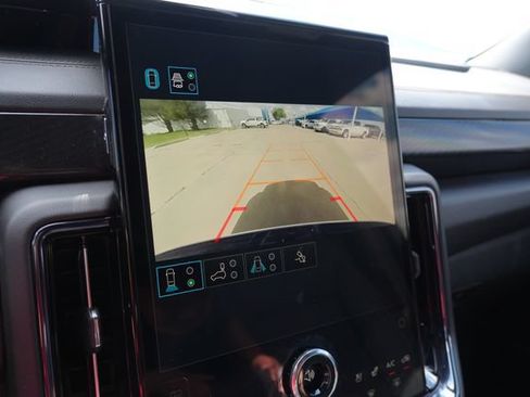 Used 2025 GMC Yukon XL AT4 w/ AT4 Premium Package AWD/4WD image 25