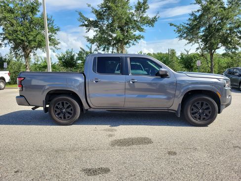 Used 2022 Nissan Frontier SV RWD image 4