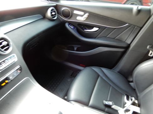 Used 2021 Mercedes-Benz GLC 300 4MATIC image 17