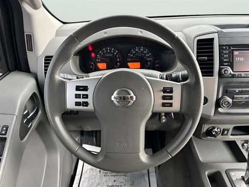 Used 2016 Nissan Frontier SV image 18