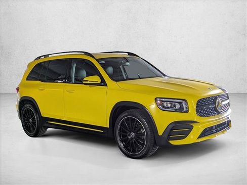 Used 2020 Mercedes-Benz GLB 250 image 3