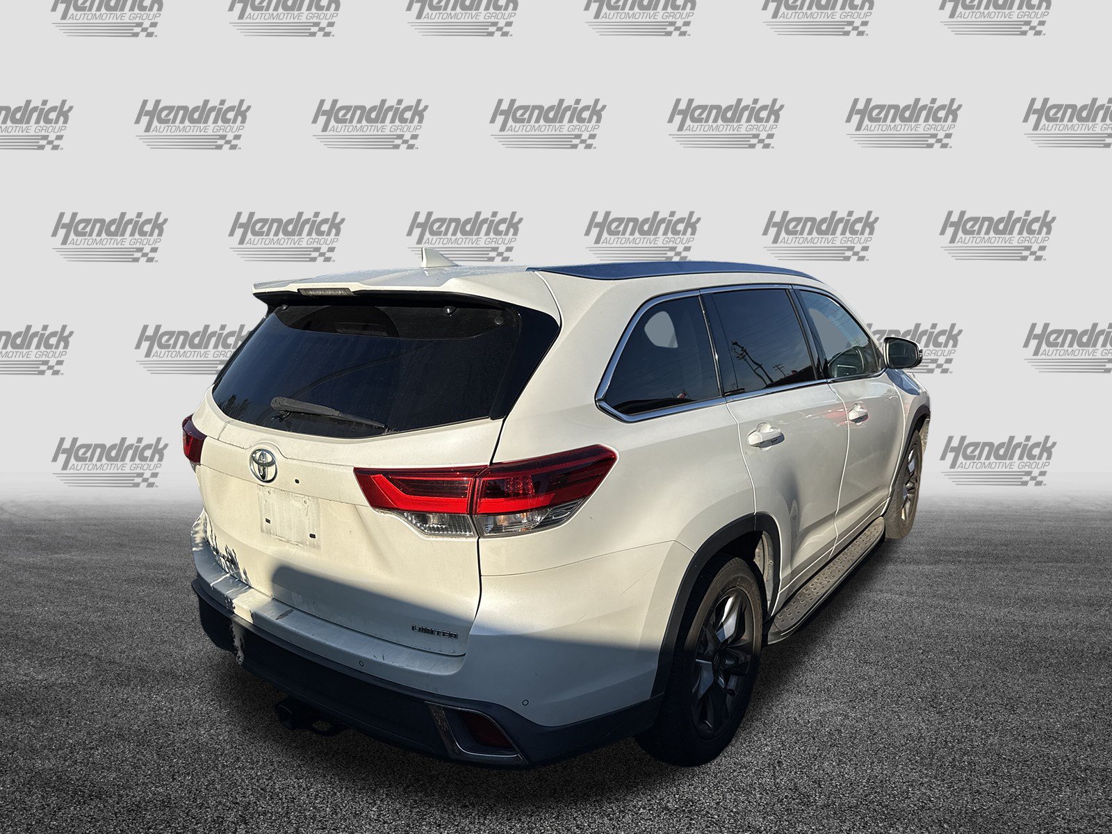 Used 2018 Toyota Highlander Limited Platinum FWD image 10
