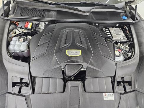 Used 2020 Porsche Cayenne E-Hybrid image 47